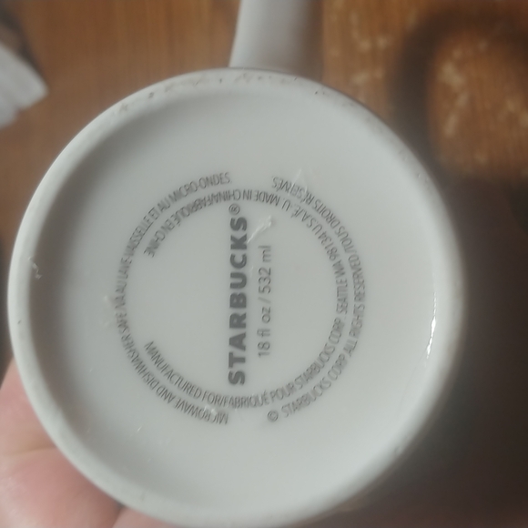 Starbucks snowflake large coffee mug - Picture 3 of 4